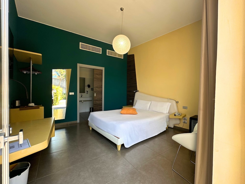 Habitación Clásica con 1 Cama Queen, Vistas a la Montaña del hotel Ibis Styles Catania Acireale. Foto 11