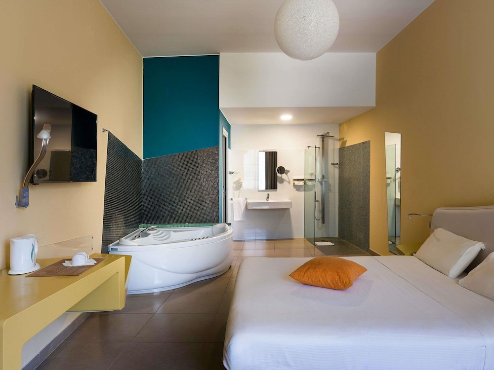 Habitación Superior con 1 cama king size, zona de jardín del hotel Ibis Styles Catania Acireale. Foto 7