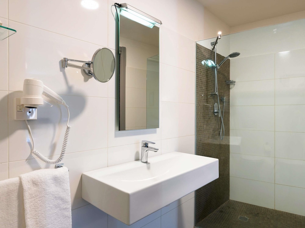 Habitación superior con 2 camas individuales del hotel Ibis Styles Catania Acireale. Foto 6