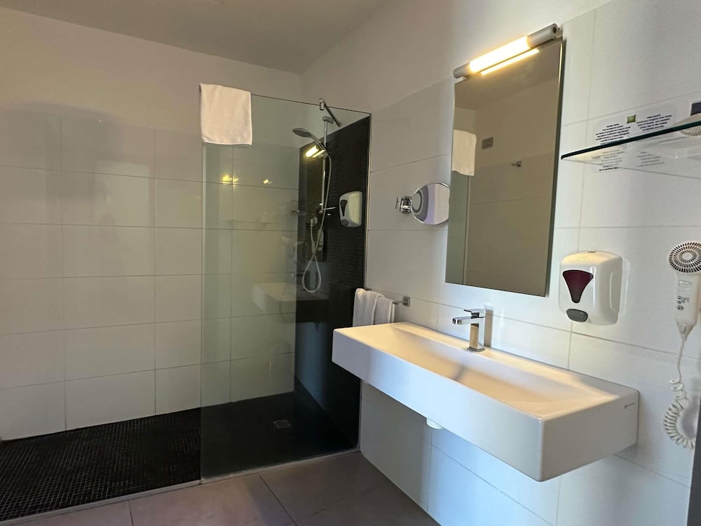 Habitación Clásica con 2 Camas Queen del hotel Ibis Styles Catania Acireale. Foto 3