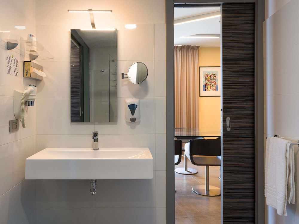 Suite Deluxe con 2 camas dobles del hotel Ibis Styles Catania Acireale. Foto 12