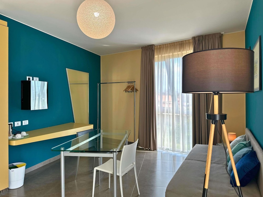 Suite Deluxe con 2 camas dobles del hotel Ibis Styles Catania Acireale. Foto 14