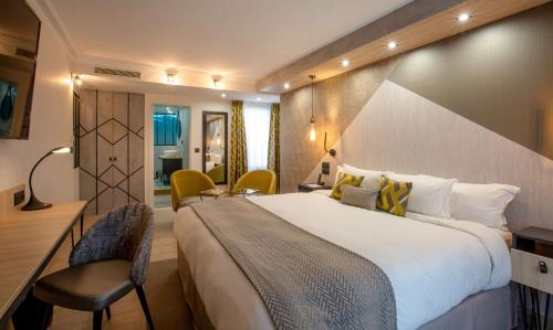 Suite con cama extragrande del hotel Best Western Opera Batignolles