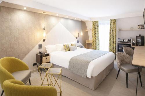 Suite con cama extragrande del hotel Best Western Opera Batignolles. Foto 3
