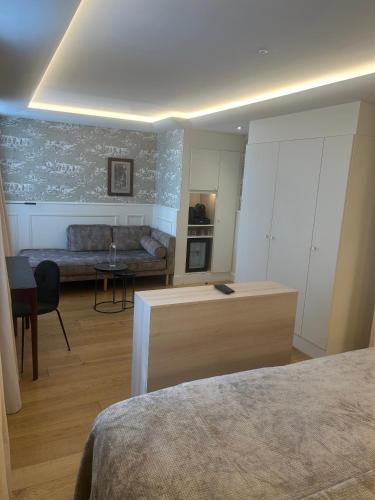 Habitación Triple Deluxe del hotel CAMBON. Foto 1