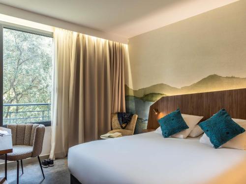 Habitación Doble Superior con vistas al jardín del hotel Best Western PLUS de l'Arbois. Foto 5