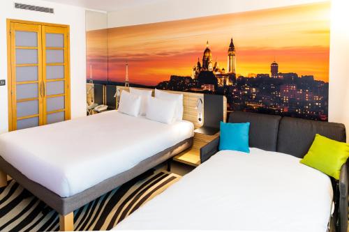 Habitación Superior con cama grande y sofá cama de 1 plaza del hotel Novotel Paris 14 Porte d'Orléans. Foto 13