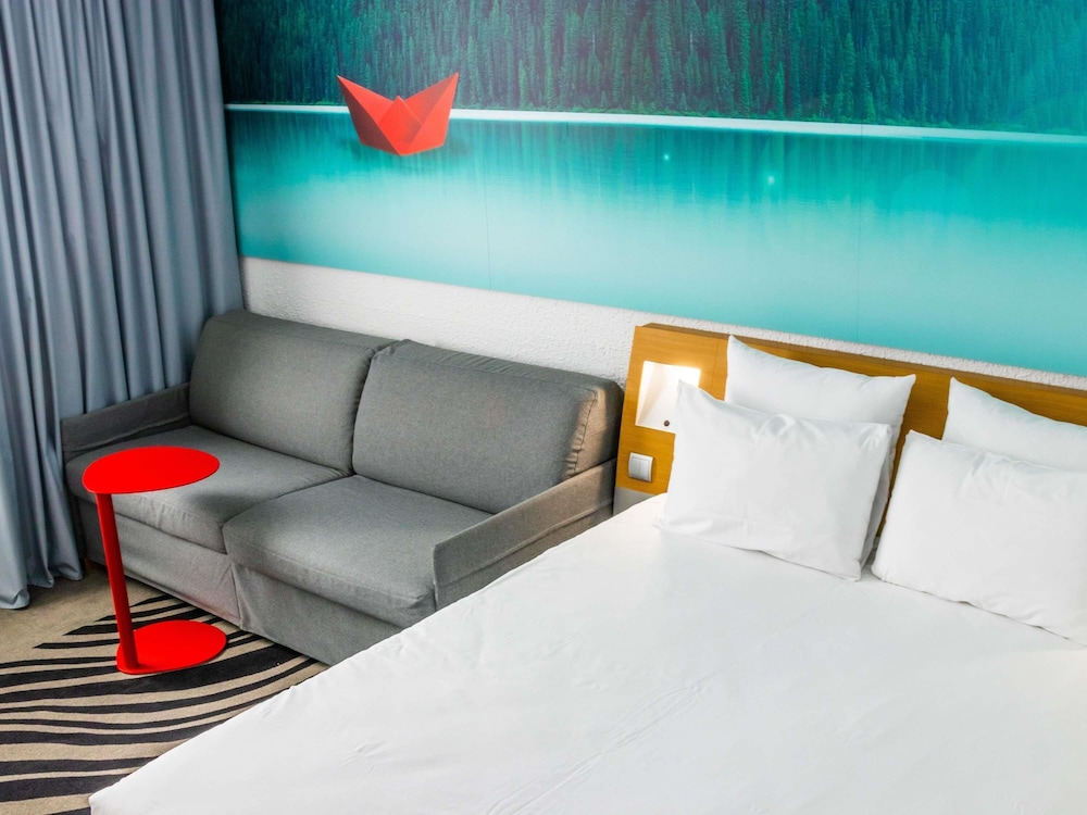 Habitación Clásica con 1 cama doble y 1 sofá - cama doble del hotel Novotel Lyon Bron Eurexpo
