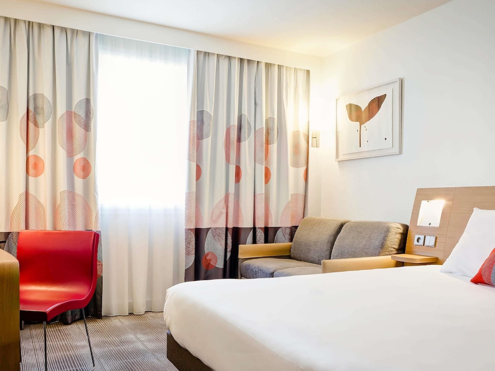 Habitación Clásica - 1 cama doble y 1 sofá - cama doble del hotel Novotel Lyon Gerland Musée Des Confluences