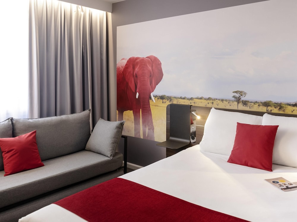 Habitación Clásica - 1 cama doble y 1 sofá - cama doble del hotel Novotel Lyon Gerland Musée Des Confluences. Foto 4