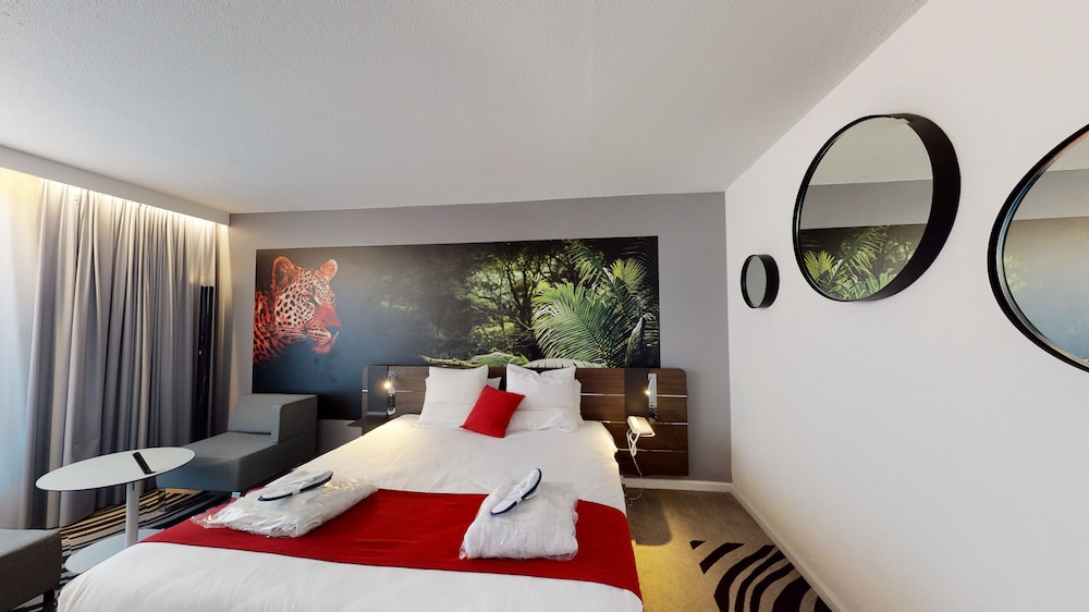 Habitación Ejecutiva con 1 cama doble y 1 sofá - cama doble del hotel Novotel Lyon Gerland Musée Des Confluences. Foto 1