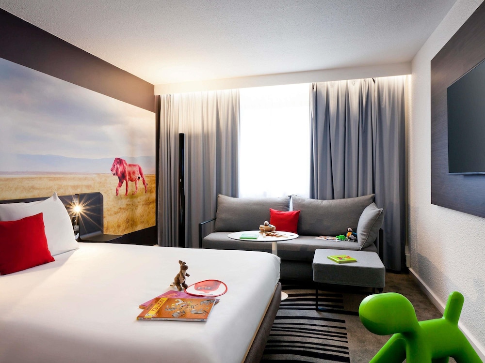 Habitación Ejecutiva con 1 cama doble y 1 sofá - cama doble del hotel Novotel Lyon Gerland Musée Des Confluences. Foto 5