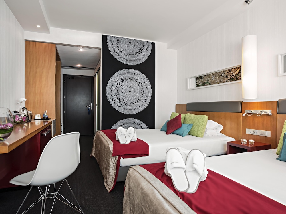 Habitación estándar con 2 camas francesas del hotel Novotel Roma Eur