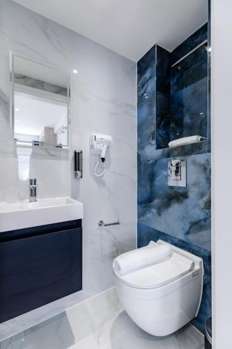 Habitación Triple con ducha del hotel Oyo Boston Court
