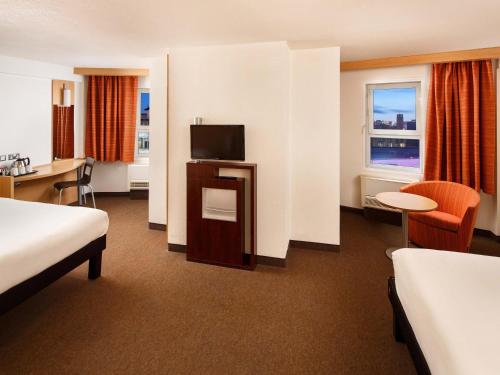 Habitación Familiar con 1 cama doble y 1 cama individual del hotel Ibis Birmingham New Street Station
