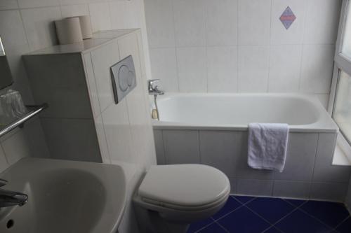 Habitación Triple del hotel Metropol. Foto 4