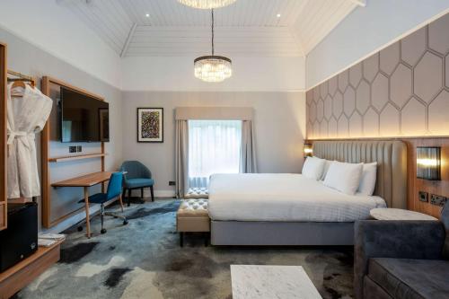 Suite with One Double Bed and Sofa Bed - Non - Smoking del hotel London Chigwell Prince Regent , Bw Signature Collection