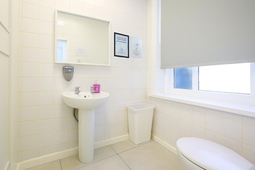 Habitación doble económica (baño compartido) del hotel NX London. Foto 3