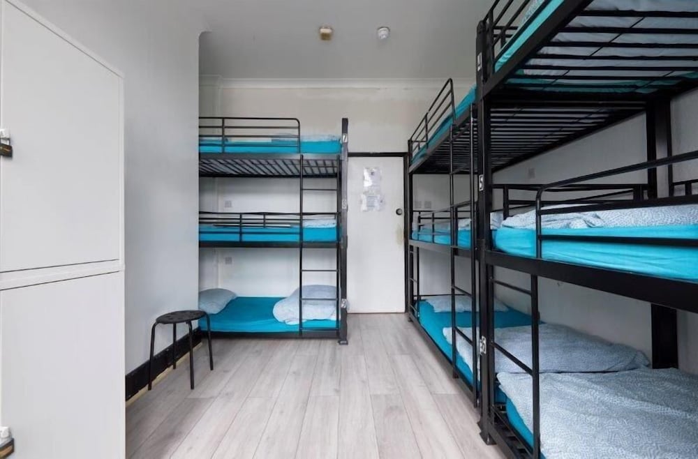 Cama en dormitorio mixto compartido de 10 camas del hotel NX London. Foto 1