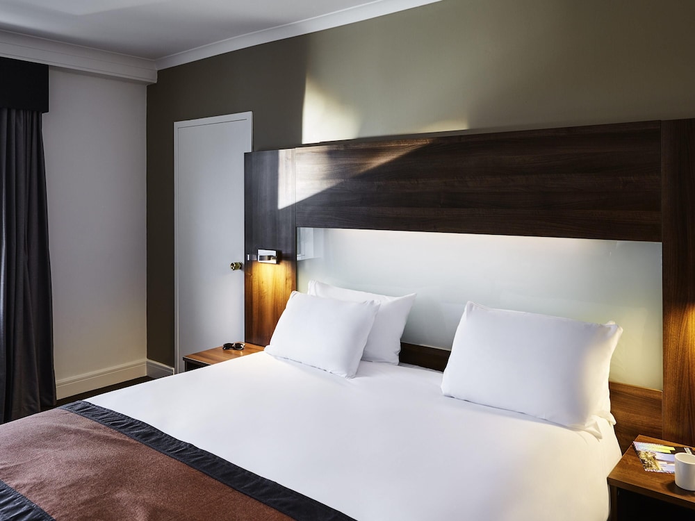 Habitación Clásica con una Cama King Size del hotel Mercure St Helens. Foto 3