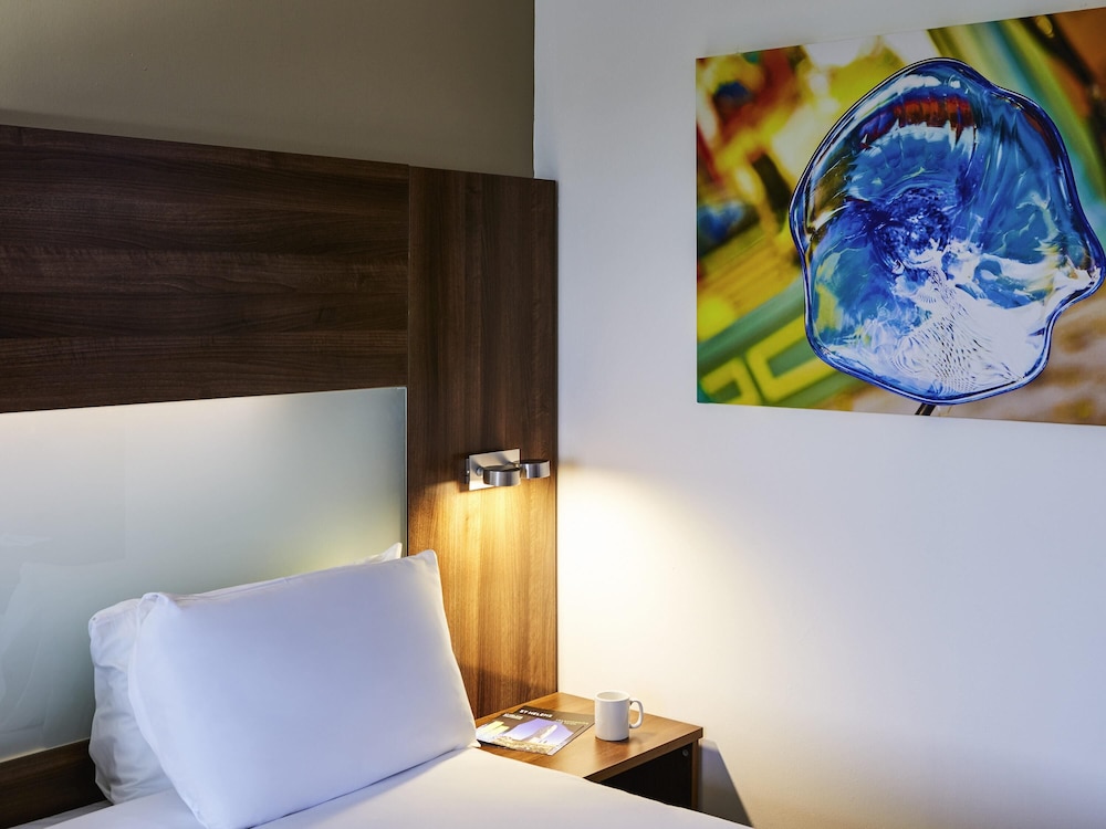 Habitación clásica con dos camas individuales del hotel Mercure St Helens. Foto 2