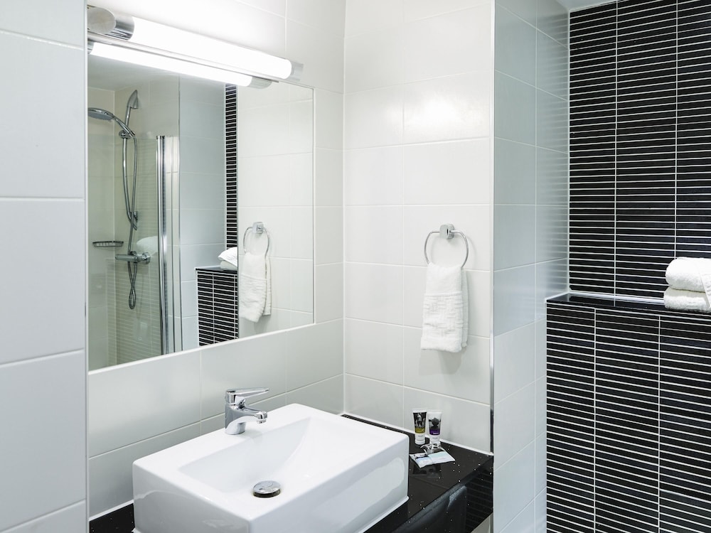 Habitación clásica con dos camas individuales del hotel Mercure St Helens. Foto 4