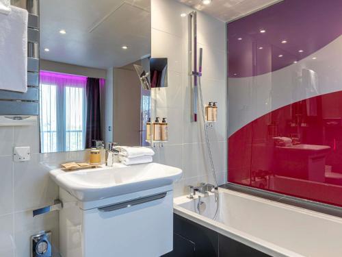 Habitación Privilege con 1 cama doble y vistas del hotel Mercure Paris Place D'Italie. Foto 6