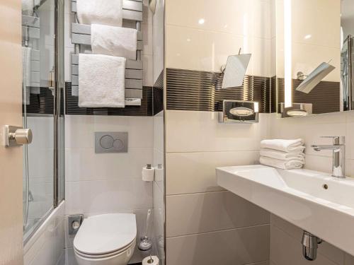Habitación Triple Clásica del hotel Mercure Paris Place D'Italie. Foto 3