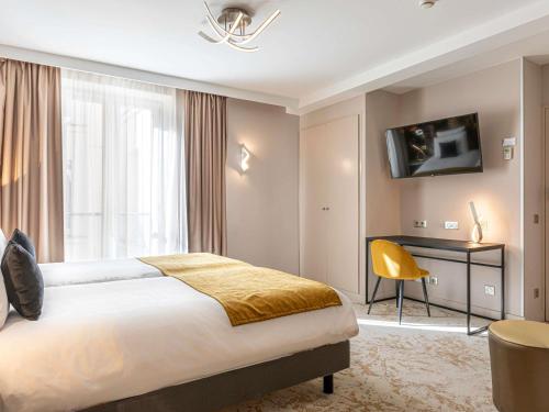 Habitación Clásica - 3 camas individuales del hotel Mercure Paris Place D'Italie. Foto 6
