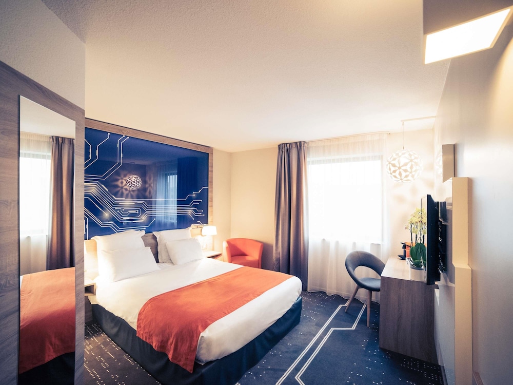 Habitación Clásica, cama doble del hotel Mercure Poitiers Site Du Futuroscope. Foto 2