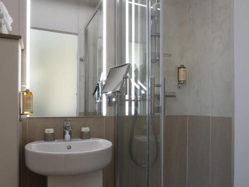 Habitación Doble Clásica del hotel Hôtel Mercure Paris Opéra Lafayette. Foto 1