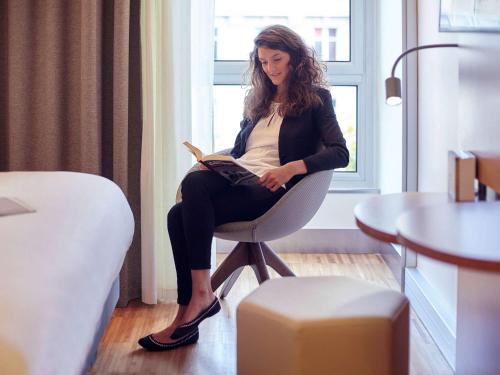 Habitación Doble Privilege del hotel Mercure Paris Arc De Triomphe Etoile. Foto 5