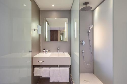 Habitación Doble Privilege del hotel Mercure Paris Arc De Triomphe Etoile. Foto 6