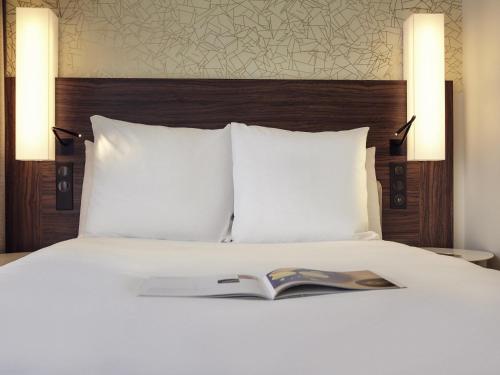 Habitación Doble Superior del hotel Mercure Paris Arc De Triomphe Etoile. Foto 4