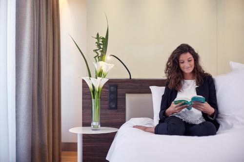 Habitación Doble Superior del hotel Mercure Paris Arc De Triomphe Etoile. Foto 5