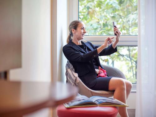 Habitación Doble Superior del hotel Mercure Paris Arc De Triomphe Etoile. Foto 7