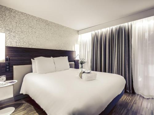 Habitación Doble Privilege del hotel Mercure Paris Arc De Triomphe Etoile. Foto 6