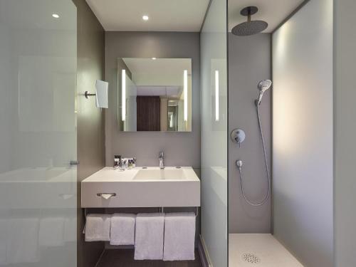 Habitación Doble Privilege del hotel Mercure Paris Arc De Triomphe Etoile. Foto 7