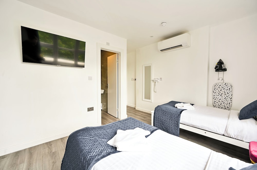Habitación triple estándar, 3 camas individuales del hotel City London. Foto 1