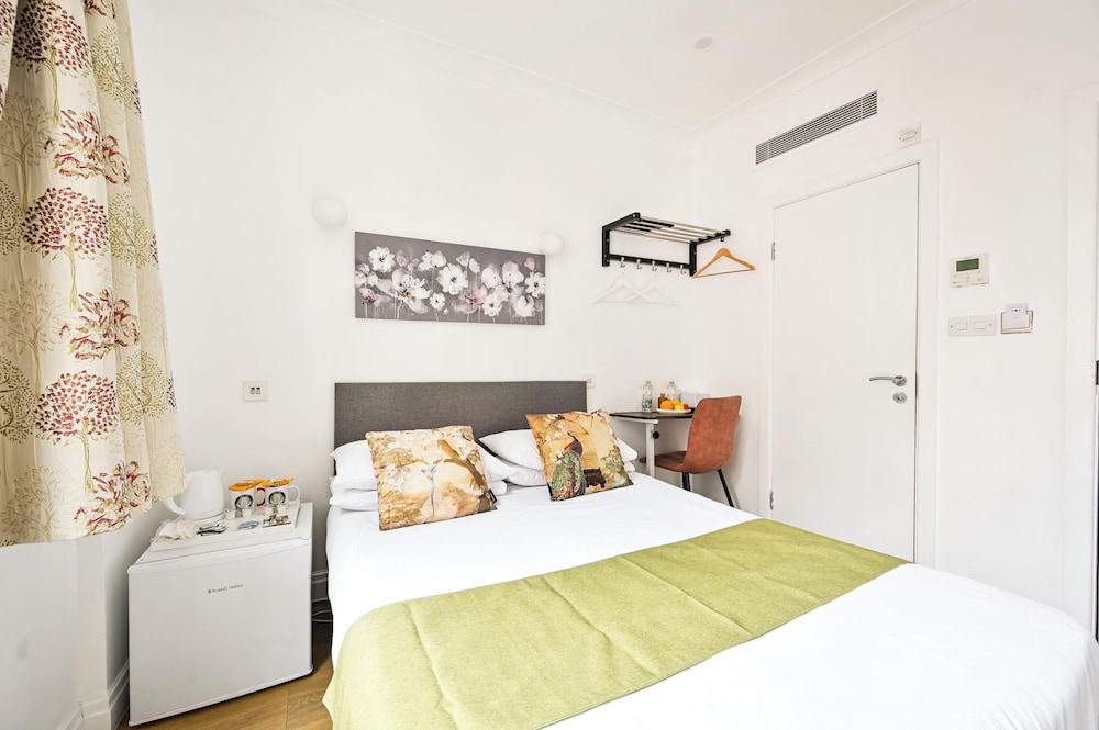 Habitación doble, baño privado del hotel City London. Foto 1