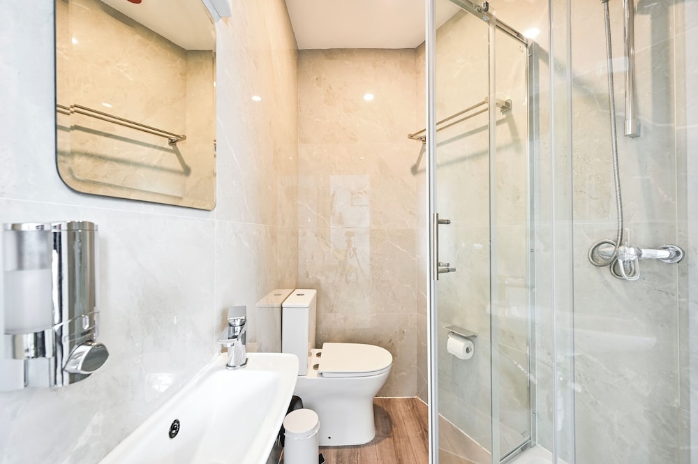 Habitación individual, baño privado del hotel City London. Foto 5