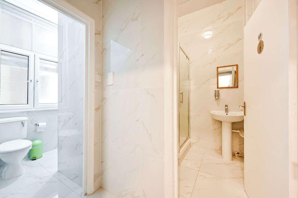 Habitación individual, baño compartido del hotel City London. Foto 6