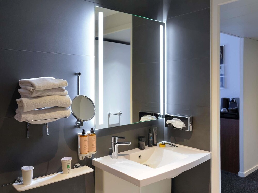 1 cama doble habitación accesible del hotel Mercure Lyon Centre Lumière. Foto 5