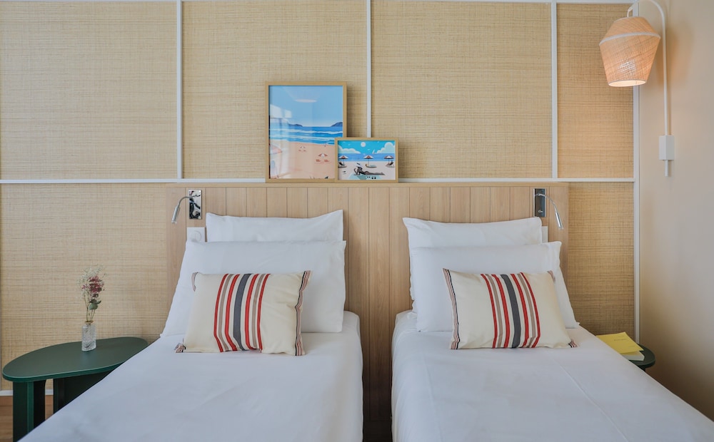 Habitación Standard con una cama doble del hotel Hotel Mercure Biarritz President Plage. Foto 1