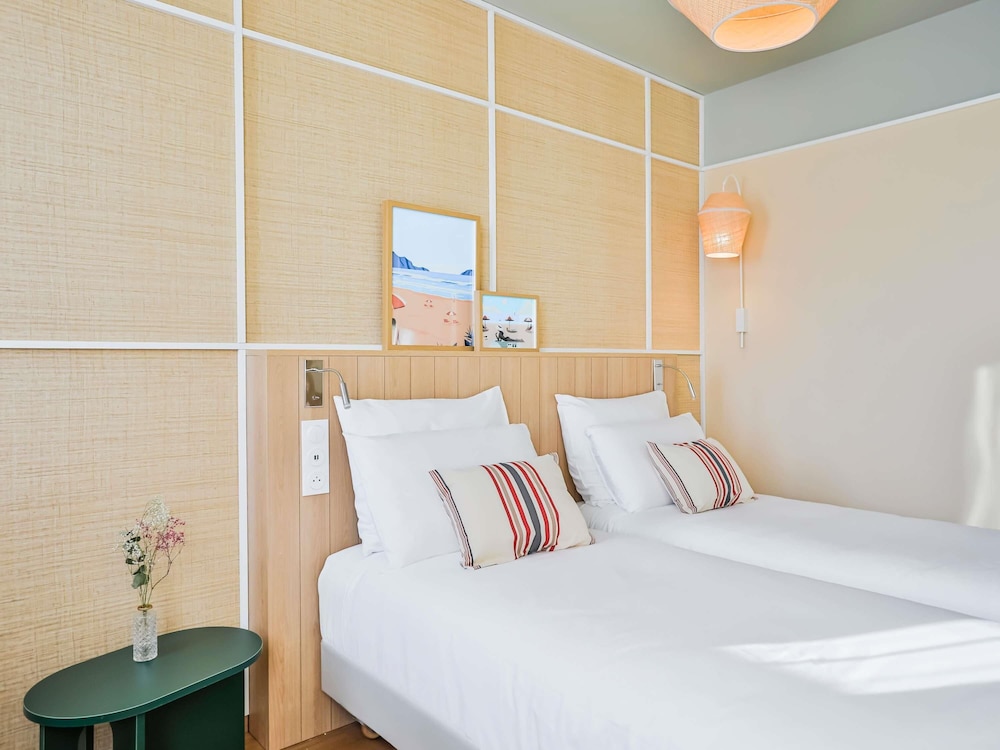 Habitación Standard con una cama doble del hotel Hotel Mercure Biarritz President Plage. Foto 4