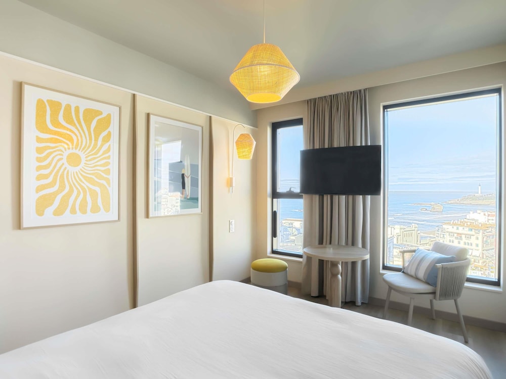 Habitación Privilege con 1 cama doble y vista al mar del hotel Hotel Mercure Biarritz President Plage. Foto 4