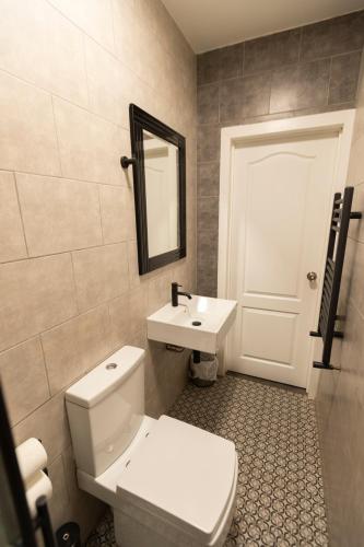 Habitación cuádruple del hotel Comfotel Grn. Foto 5