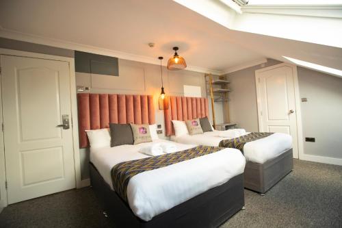 Habitación cuádruple del hotel Comfotel Grn. Foto 6