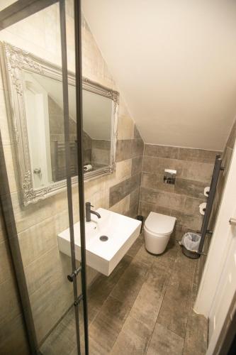 Habitación cuádruple del hotel Comfotel Grn. Foto 9