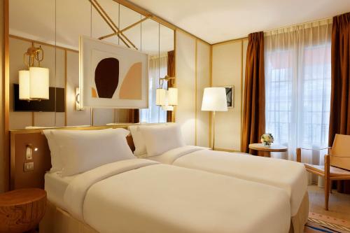 Habitación Doble Deluxe - 2 camas del hotel Le Belgrand Hotel Paris Champs Elysees, Tapestry Collection by Hilton. Foto 1
